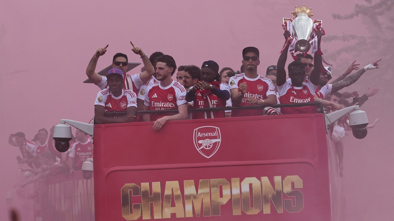 Setengah Juta Fans Tumpah Ruah di London, Arsenal Rayakan Gelar Premier League Meski Gagal Juara Eropa