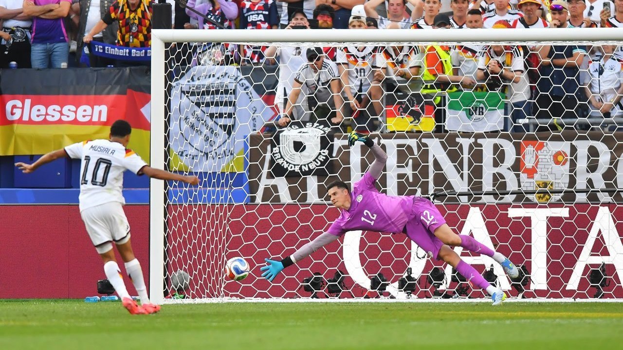 Kiper Paraguay Orlando Gill Bongkar Rahasia di Balik Dua Penyelamatan Penalti Lawan Jerman