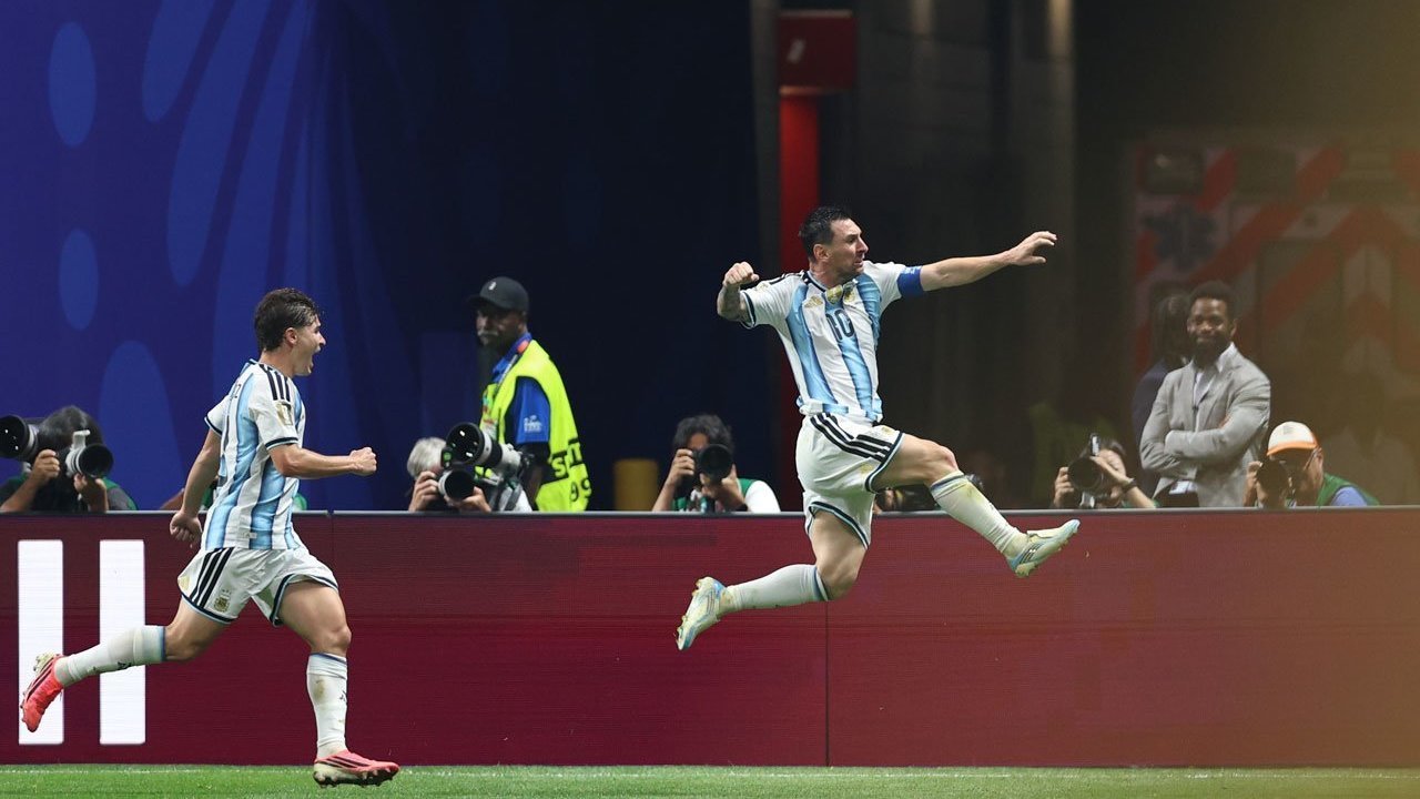 Hasil Argentina vs Mesir: Lionel Messi Gagal Penalti, Bikin Assist, Cetak Gol, dan Menang!